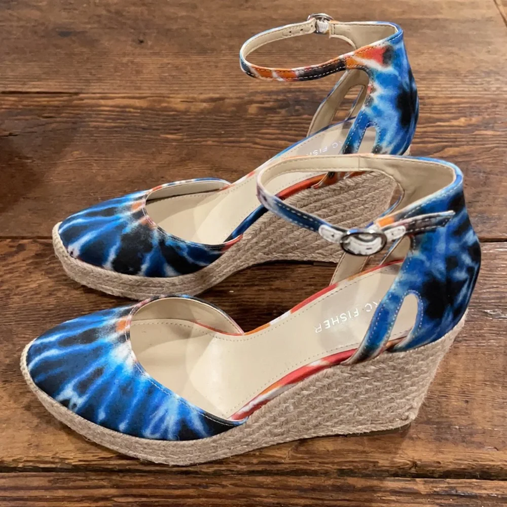 MARC FISHER TEELAN BLUE PATRIOTIC TIE DYE ESPADRILLE WEDGE SANDALS SIZE 8